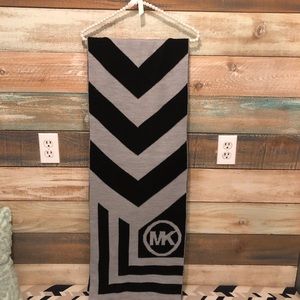 MICHAEL Michael Kors long winter scarf